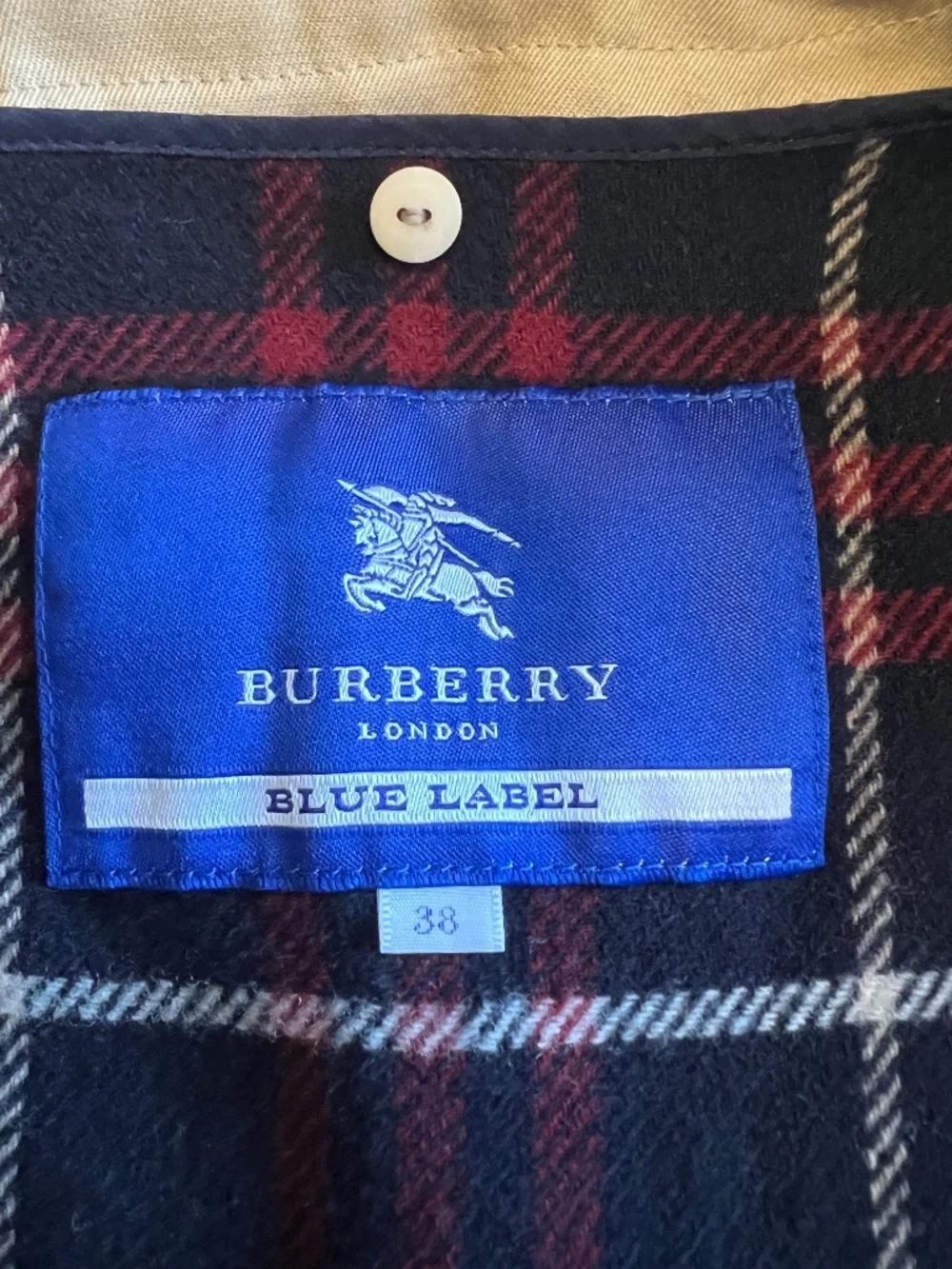 Burberry Blue Label trench coat removable liner - Picture 2 of 7